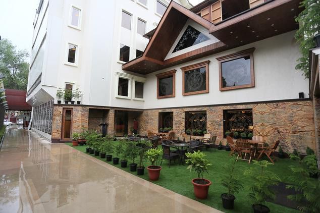 Hotel Ch2 Srinagar  Exterior photo